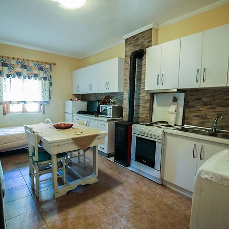 Bujtina Leon'S Apartments Korce Eksteriør billede