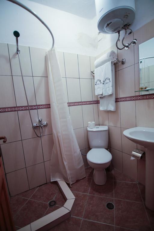 Bujtina Leon'S Apartments Korce Eksteriør billede