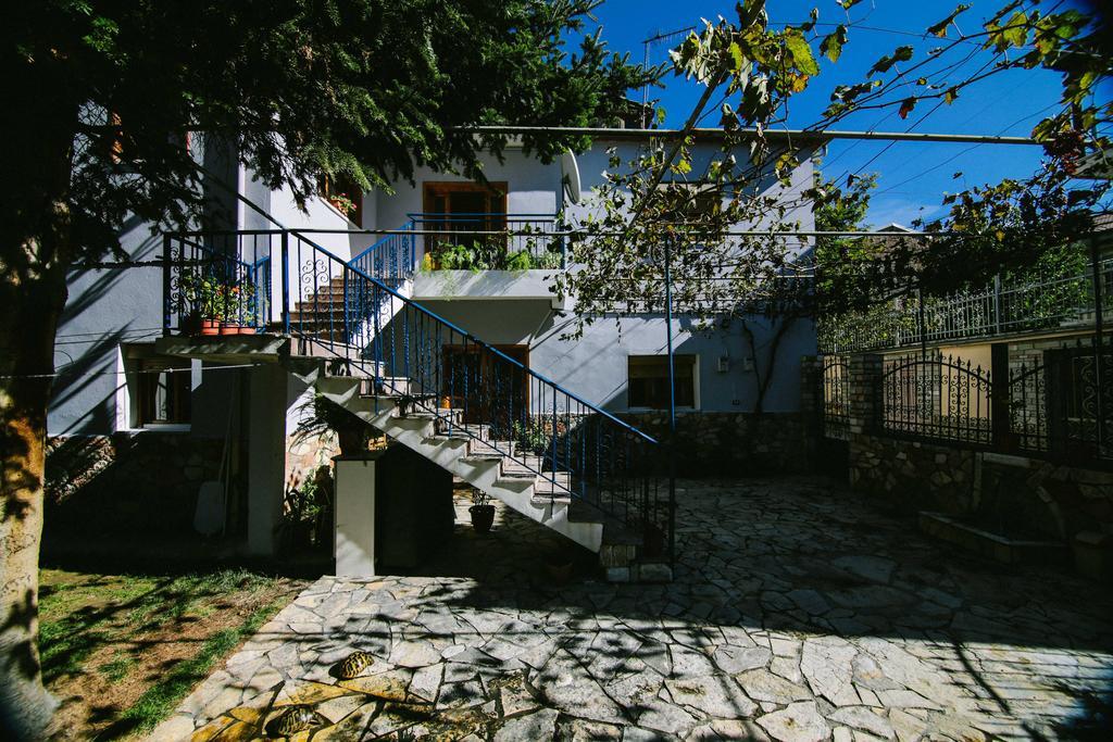 Bujtina Leon'S Apartments Korce Eksteriør billede